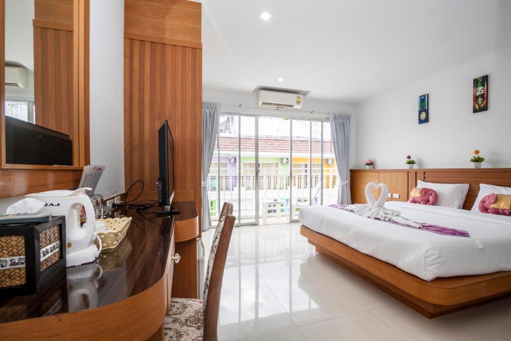 Larn Park Resortel Patong Zimmer foto