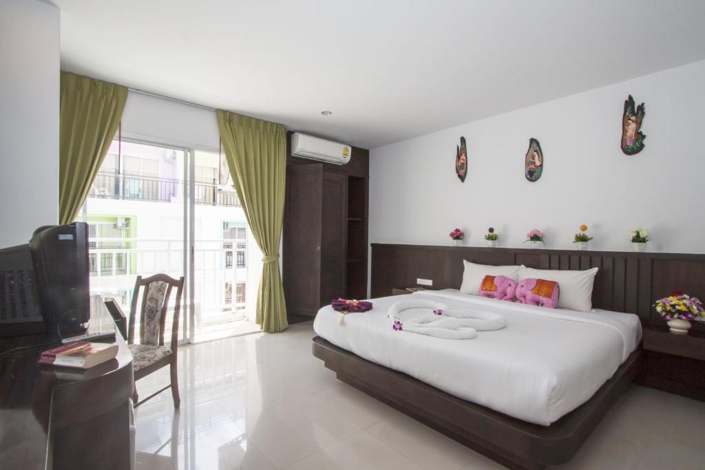 Larn Park Resortel Patong Zimmer foto