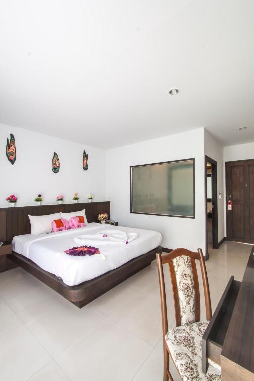 Larn Park Resortel Patong Zimmer foto