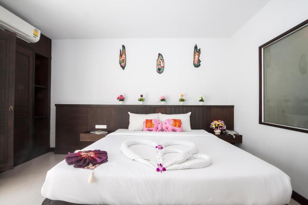 Larn Park Resortel Patong Zimmer foto